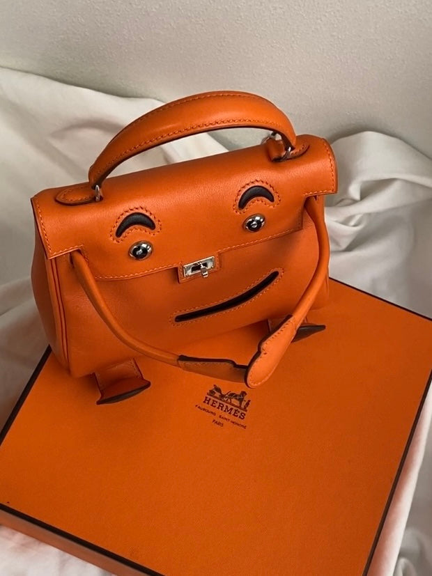 HERMES ビューラー オレンジ ボックス付き 新品 袋付き なぜエルメスはオレンジ？世界で最も象徴的なラグジュアリーカラーの物語