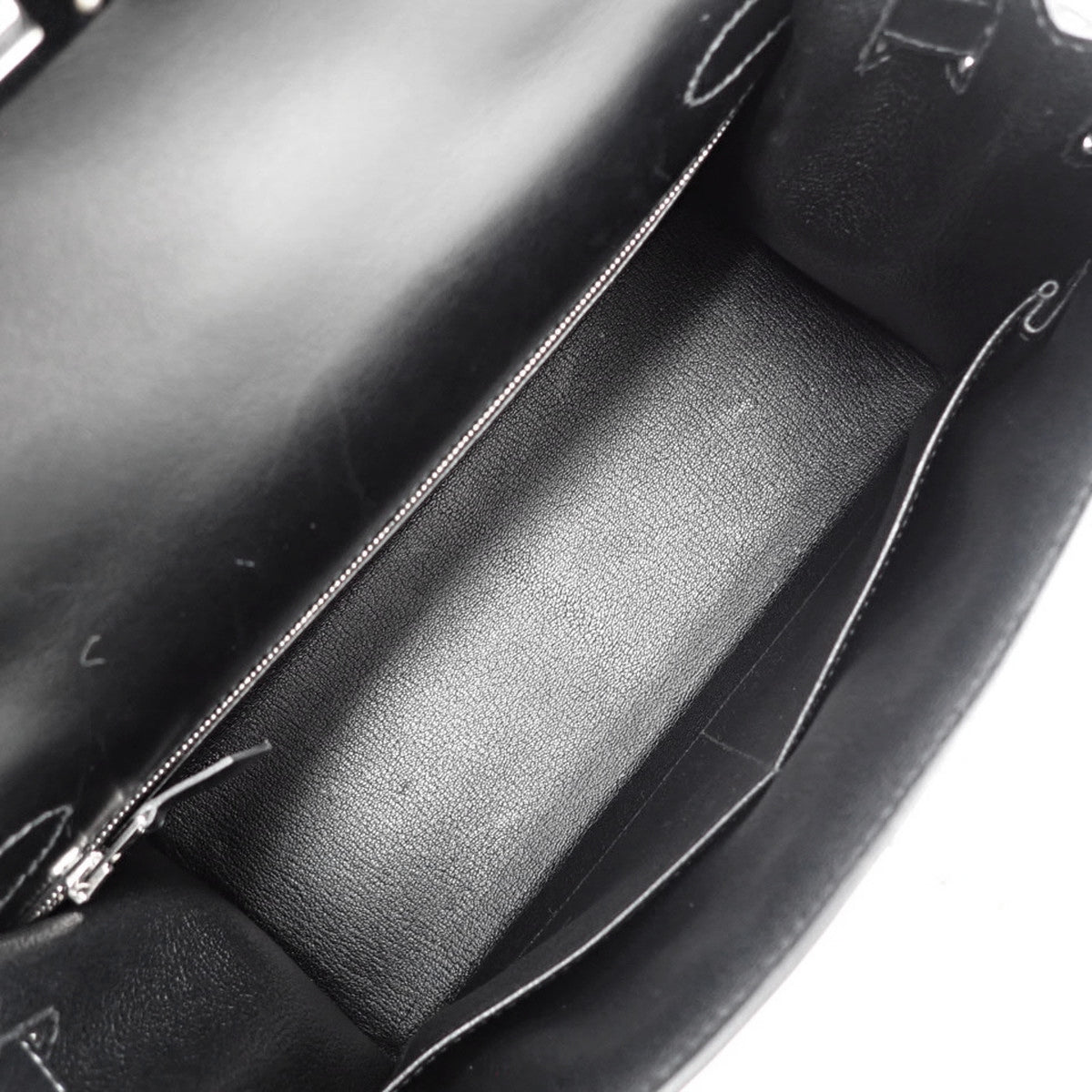 Kelly 28(外侧缝线)Box 小牛皮,钯金配件,黑色,银色配件,D 字印记