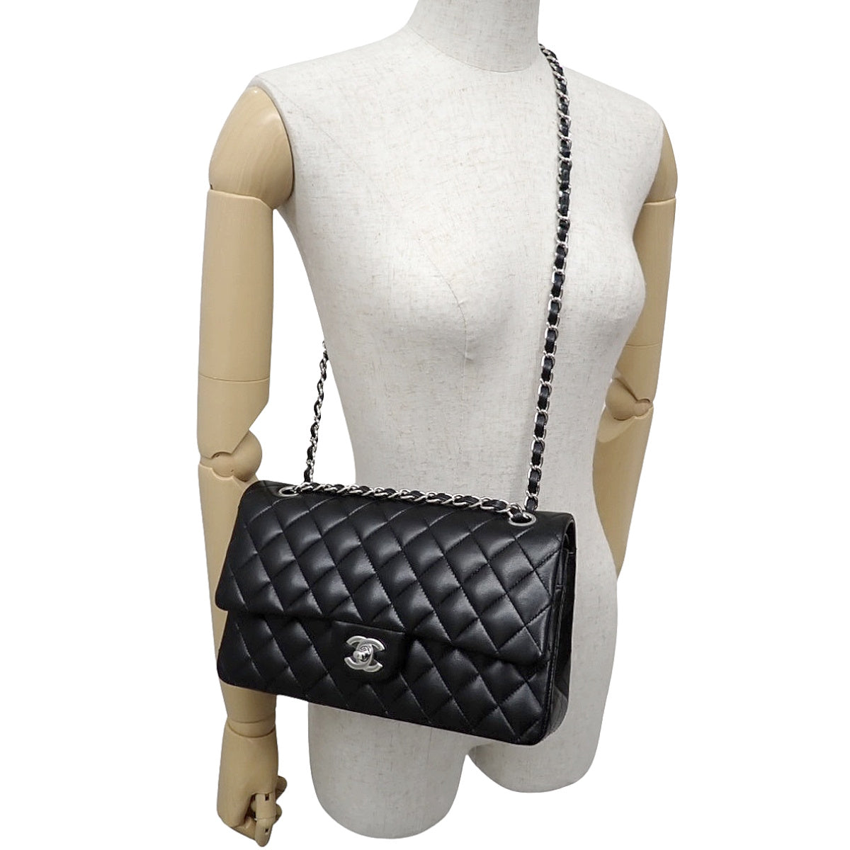 Matelasse W-Flap 25 Chain Shoulder Bag in Black Lambskin A01112