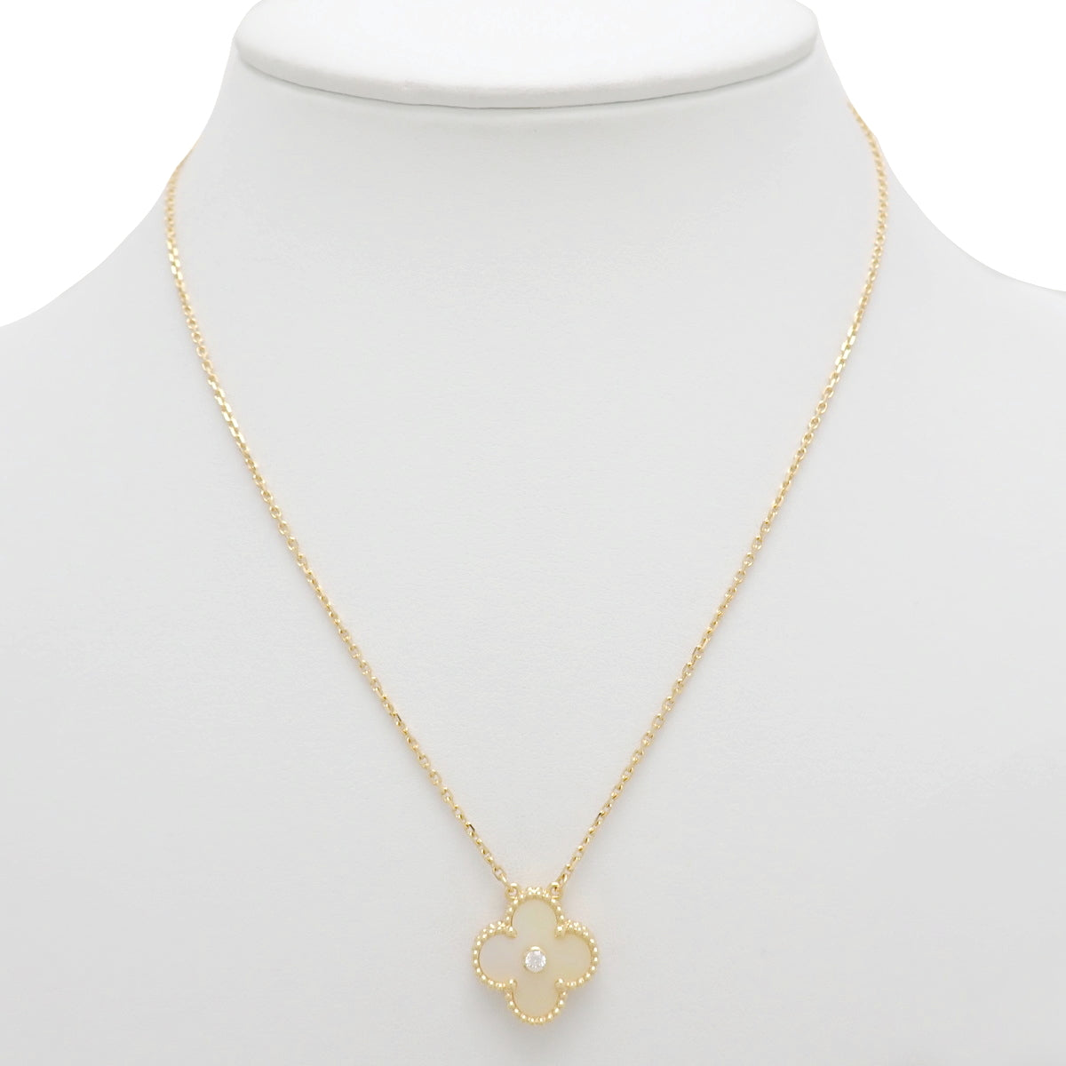 Vintage Alhambra Pendant with Diamond and Golden Shell, D0.05, 18K Yellow Gold, YG 1PD, 2018 Christmas Limited Edition