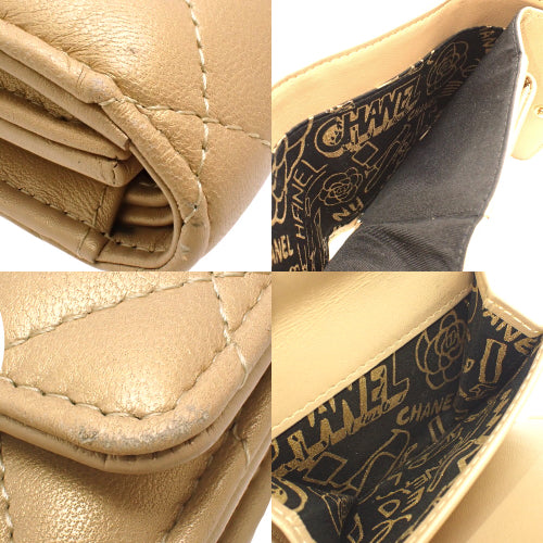 Matelasse Coco Mark 标志性印花小羊皮三折迷你钱包 AP0544