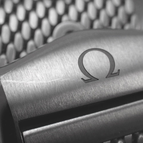 210.30.42.20.03.002 海马系列300米潜水表 007 不锈钢 自动上链 蓝色 邦德电影60周年纪念款