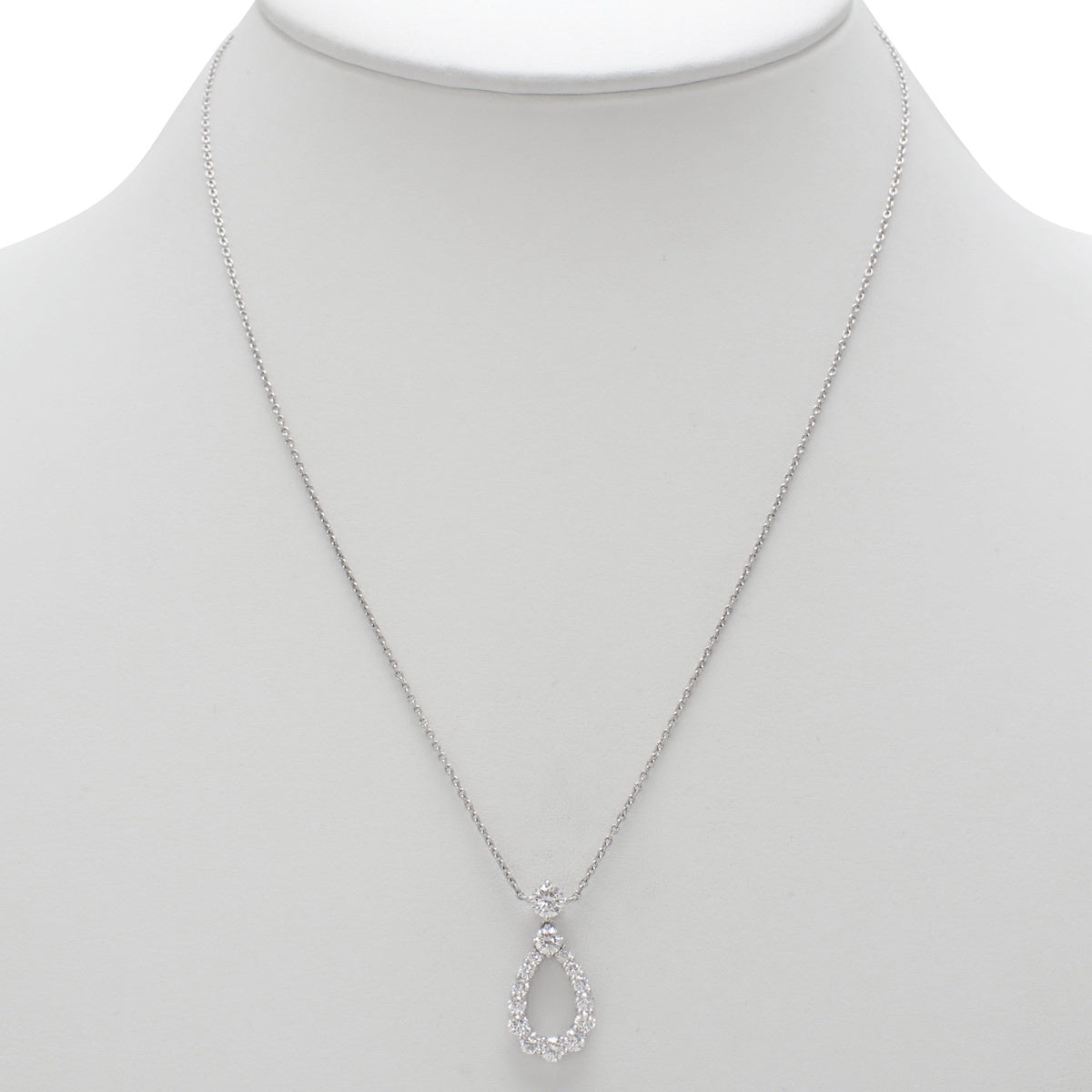 Loop pendant with extra-large diamond in platinum (Pt950), teardrop shape