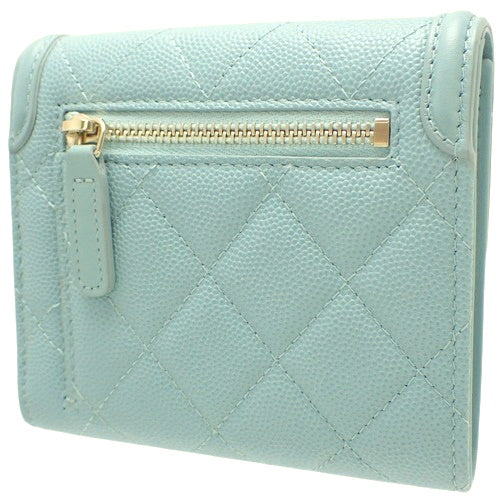 Matelasse CC Filigree 经典小号翻盖钱包,采用鱼子酱皮革制成 A81940