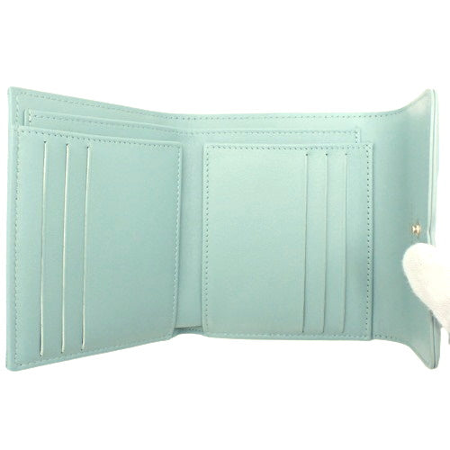 Matelasse CC Filigree 经典小号翻盖钱包,采用鱼子酱皮革制成 A81940