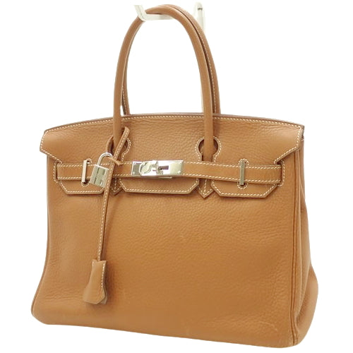 Birkin 30 采用 Taurillon Clemence 皮革制成,配有钯金配件和金色装饰。