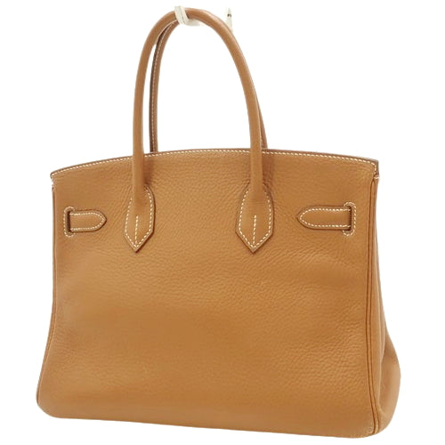 Birkin 30 采用 Taurillon Clemence 皮革制成,配有钯金配件和金色装饰。
