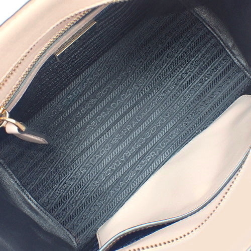 两用手提包、单肩包、托特包,采用 Saffiano 皮革制成,SAFFIANO+SOFT C CIPRIA 1BA164