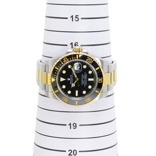 116613LN 型号潜航者型腕表,黄金/精钢材质,随机编号,自动上链,黑色表盘。