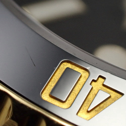 116613LN 型号潜航者型腕表,黄金/精钢材质,随机编号,自动上链,黑色表盘。