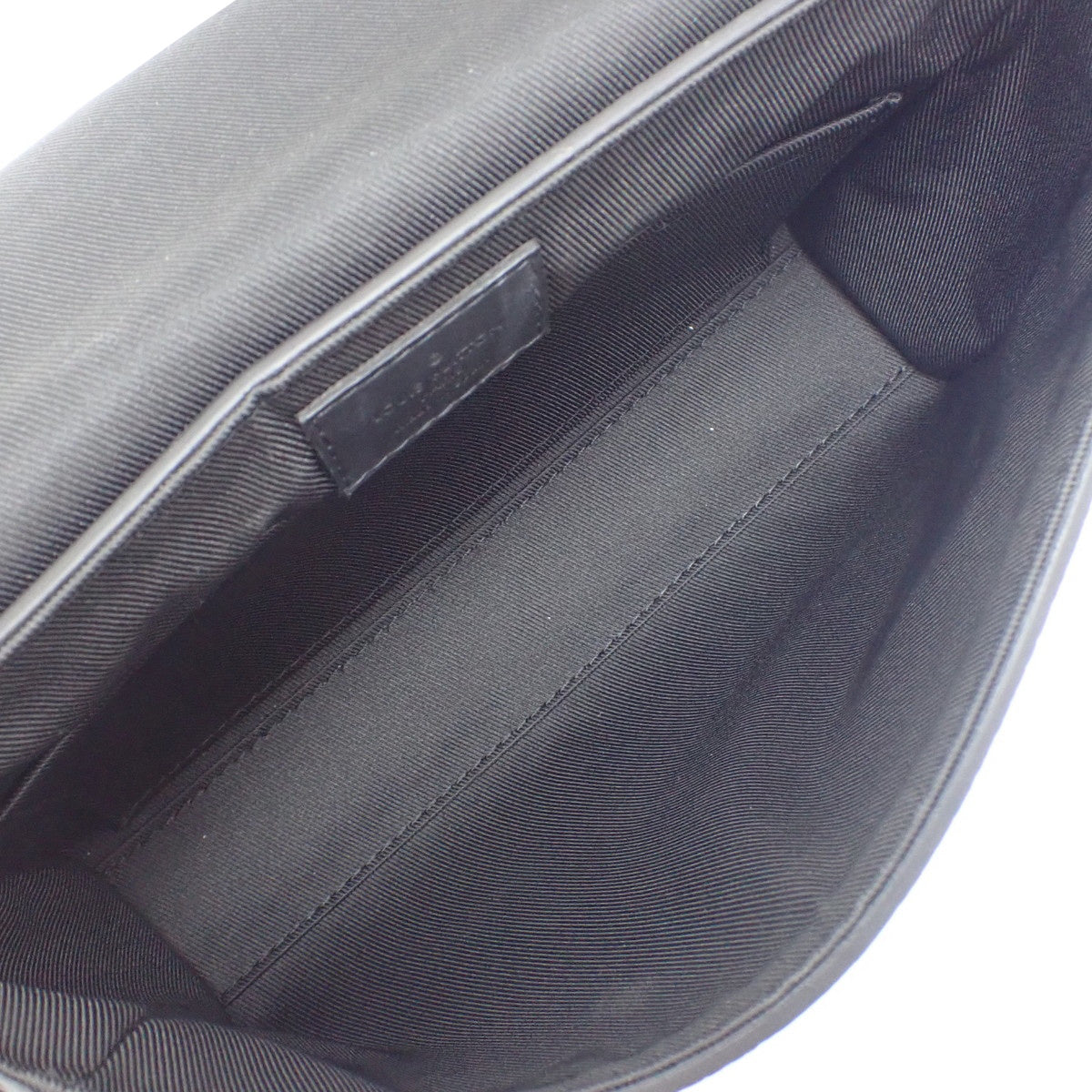 Aerogram Takeoff 粒面皮革斜挎包 黑色 M57080