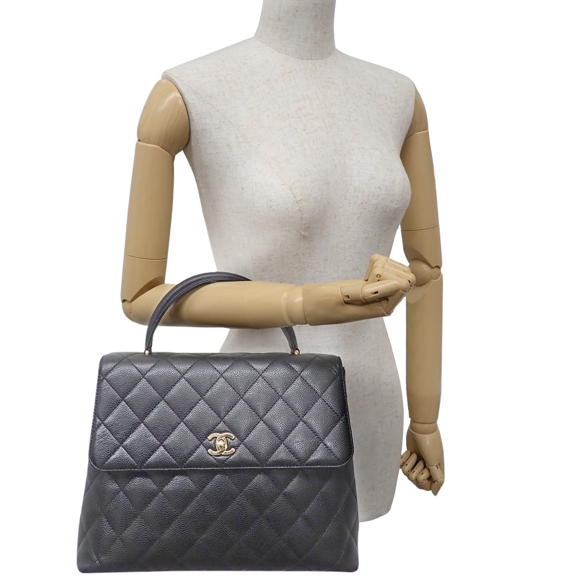 Matelasse Coco标志手提包,鱼子酱皮革,黑色,A12397