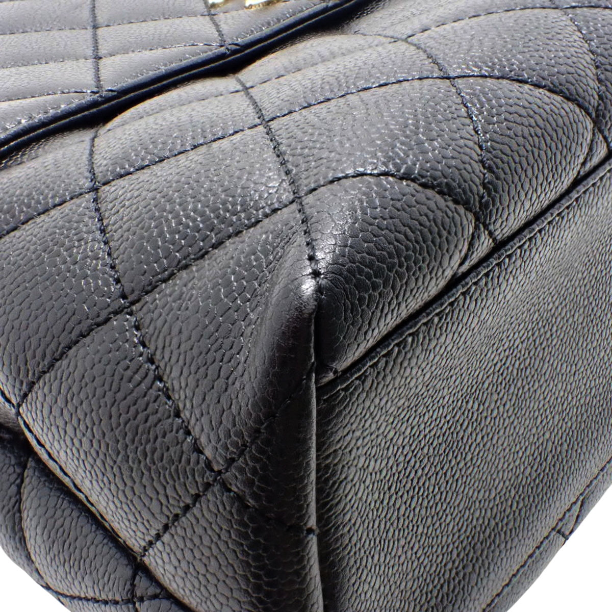 Matelasse Coco标志手提包,鱼子酱皮革,黑色,A12397