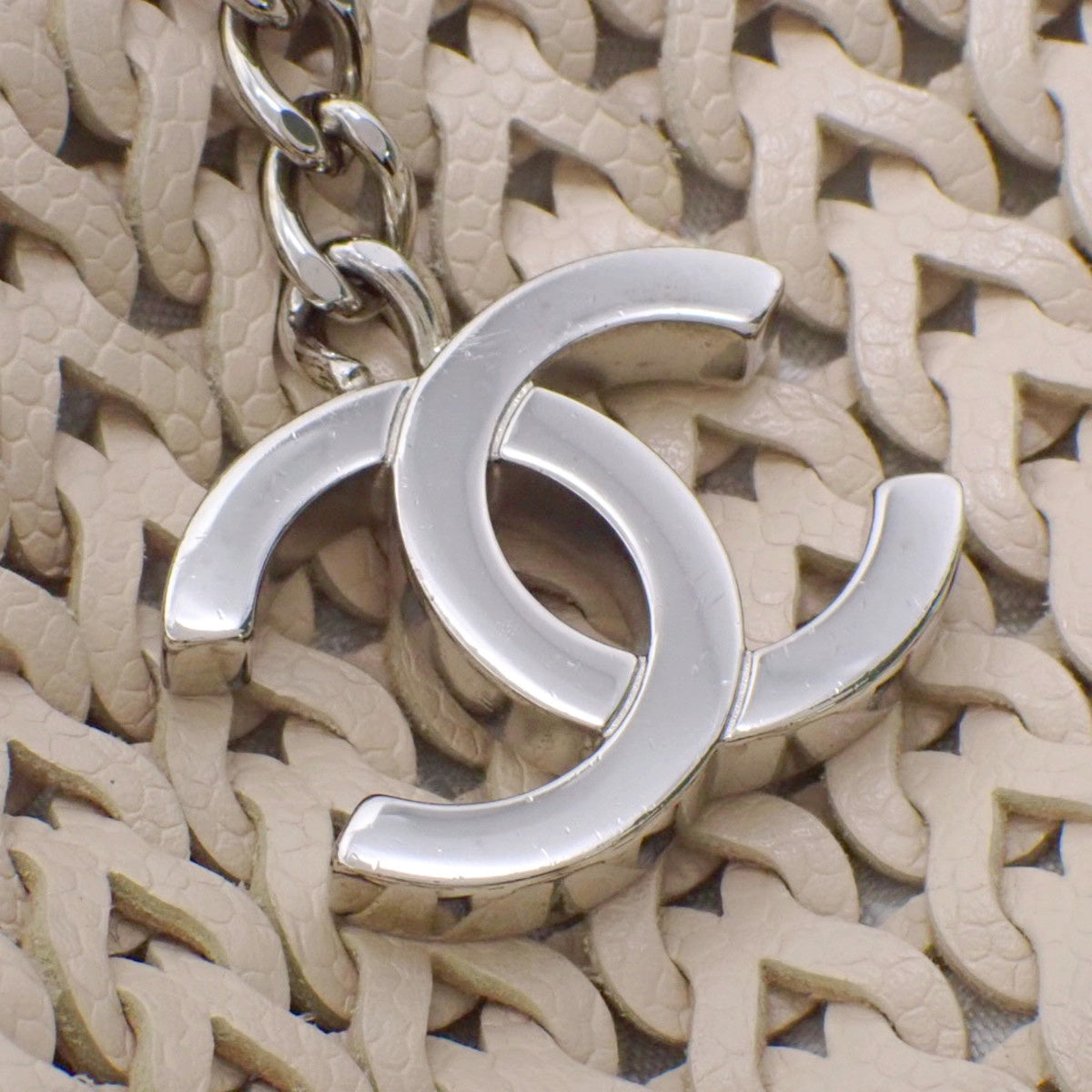 米色皮革编织链条肩背包,配网状肩带