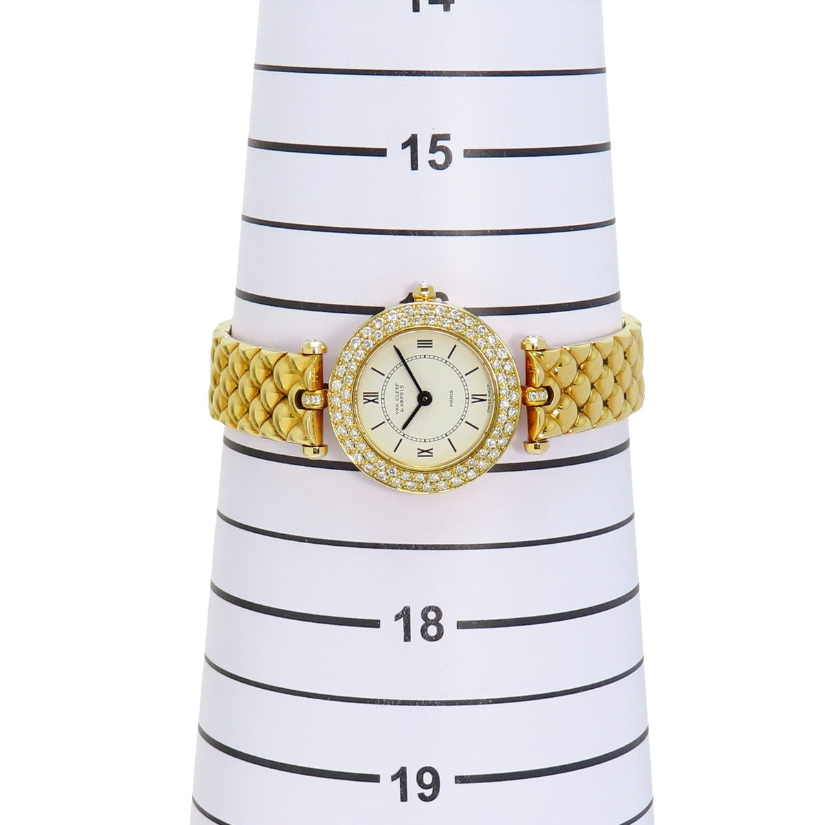 122632B2 Round YG Quartz White Diamond Bezel