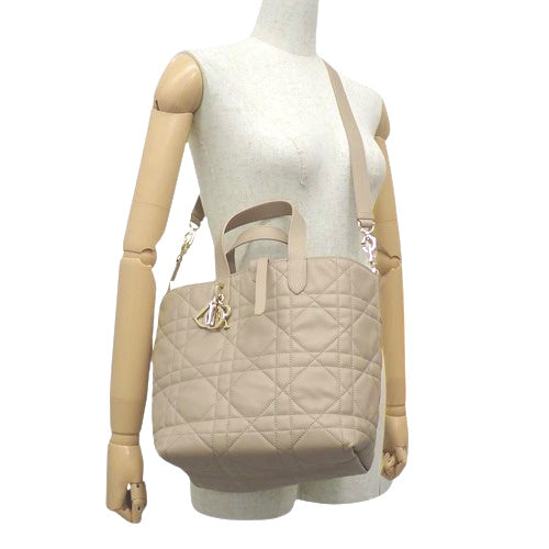 マクロカナージュ Toujours トゥジュール バーティカル トートバッグ ミディアム 2WAY ショルダーバッグ 肩掛け カーフ DESERT TAUPE デザートトープ