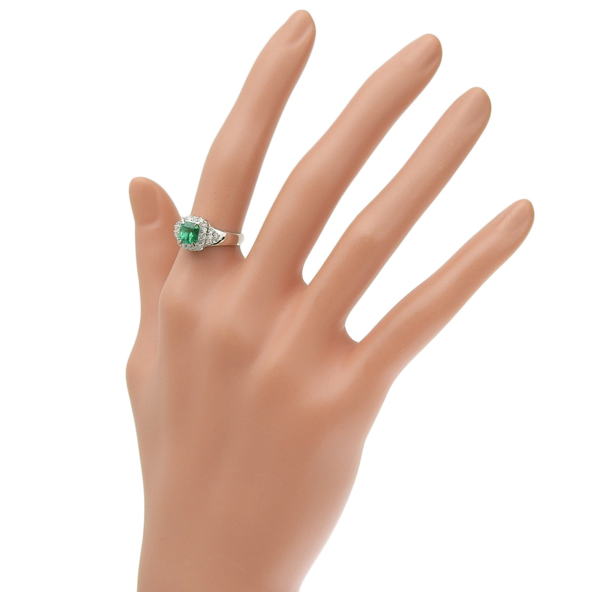 Emerald and Diamond Ring: Emerald 0.85ct, Diamonds 0.38ct, Platinum 900 (Pt900)