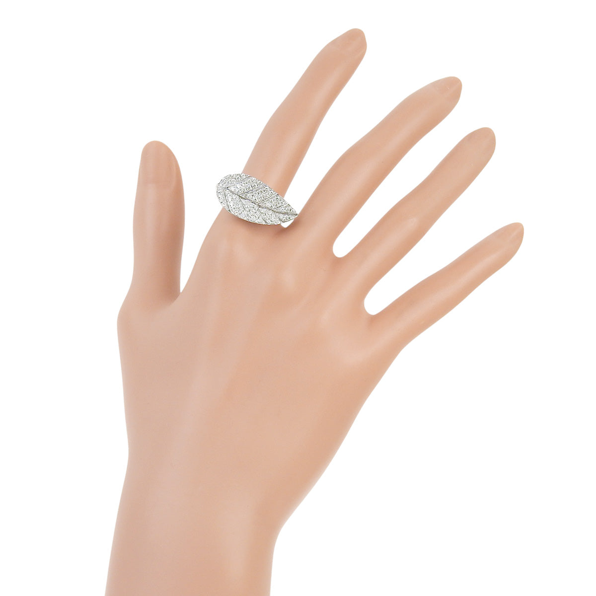 Diamond Leaf Ring, 0.85 carats, 18K White Gold