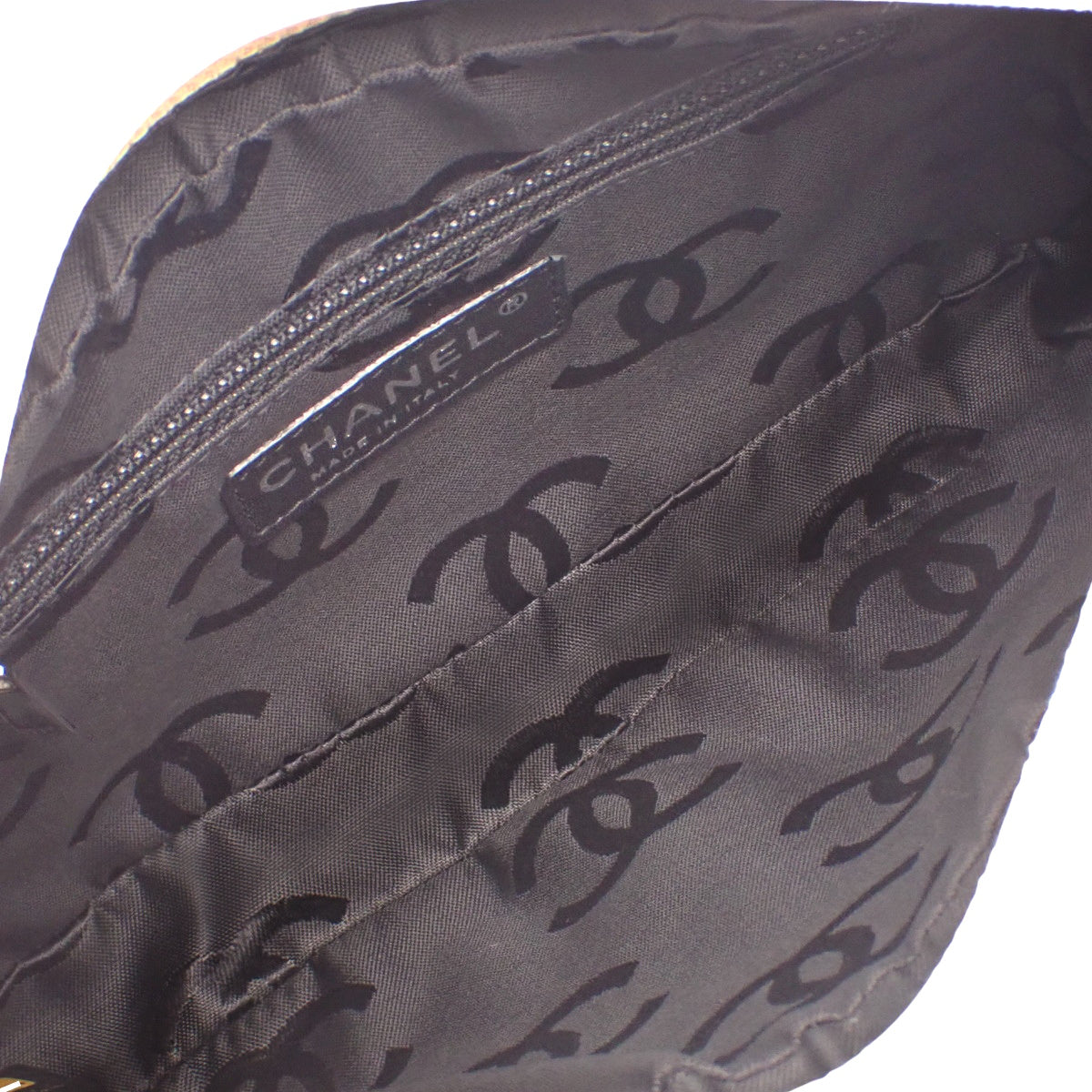 Cambon Line Matelasse Coco Mark 手提包,米色和黑色羊皮 A25175