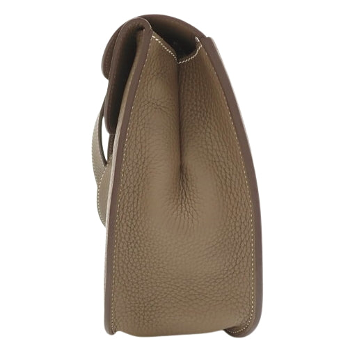 Arzan 31,Taurillon Clemence 皮革,钯金五金配件,Etoupe/Etoupe,D 印章