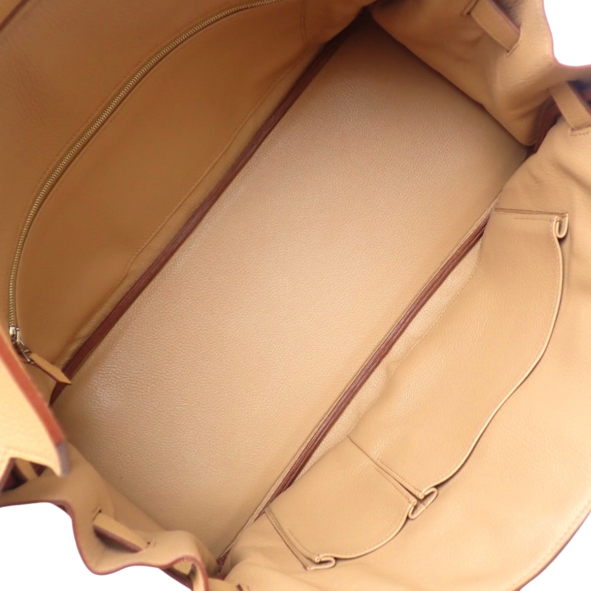 Taurillon Clemence皮革肩背包,配钯金配件和Tabac驼色及银色配件。□M压印。