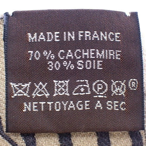 《公共汽车与白衣女子的游戏》Carré 140,马车,羊绒和丝绸