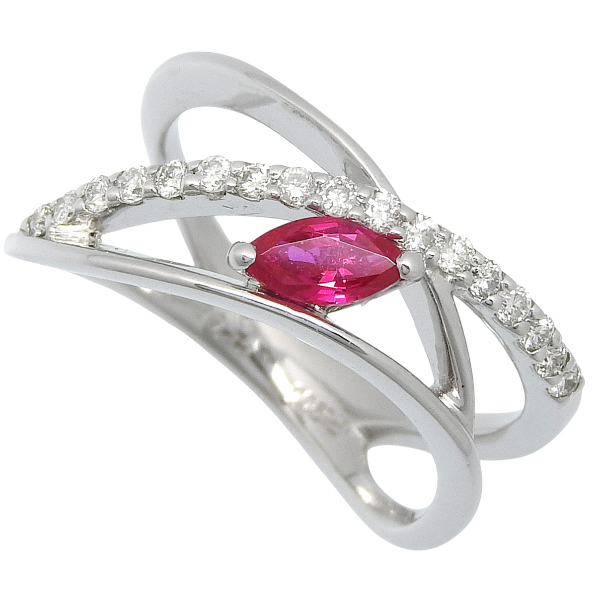 Ruby and Diamond Ring: Ruby 0.36ct, Diamond 0.22ct, Platinum 900 (Pt900)