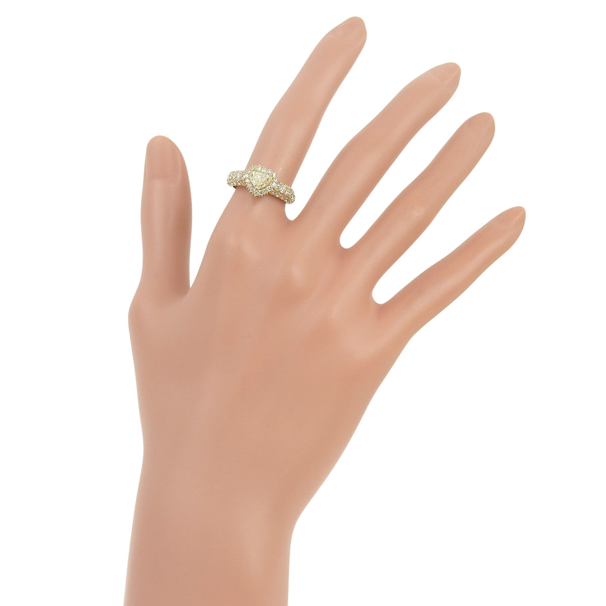 Heart-shaped diamond ring, 0.579 carats, 1.34 grams, 18K yellow gold.