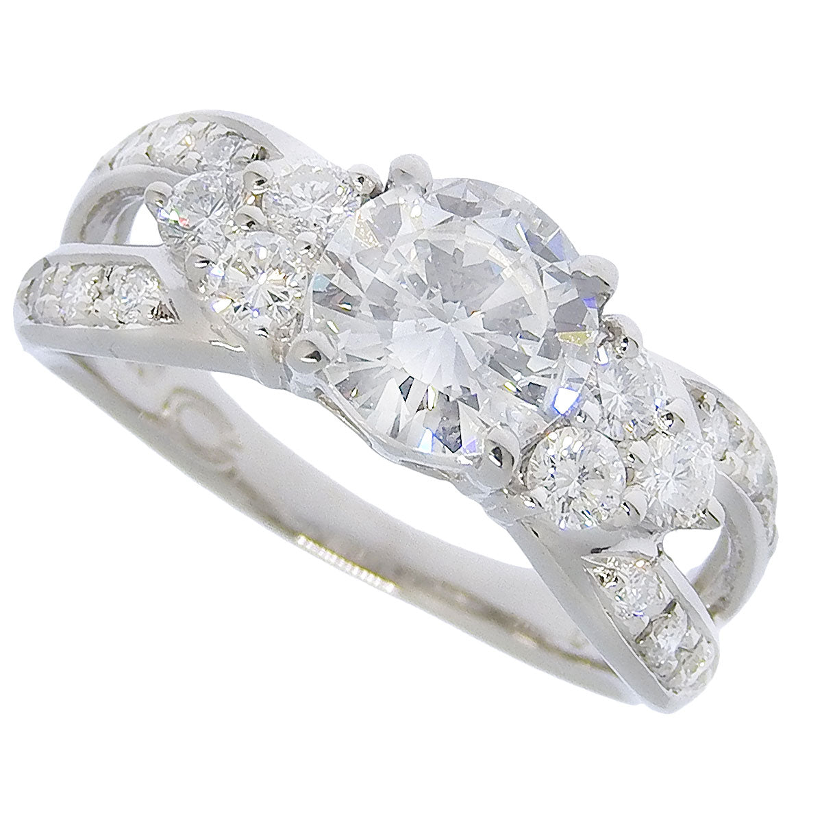Diamond ring, 1.00 carats, 0.46 carats (side stones), platinum (Pt900)