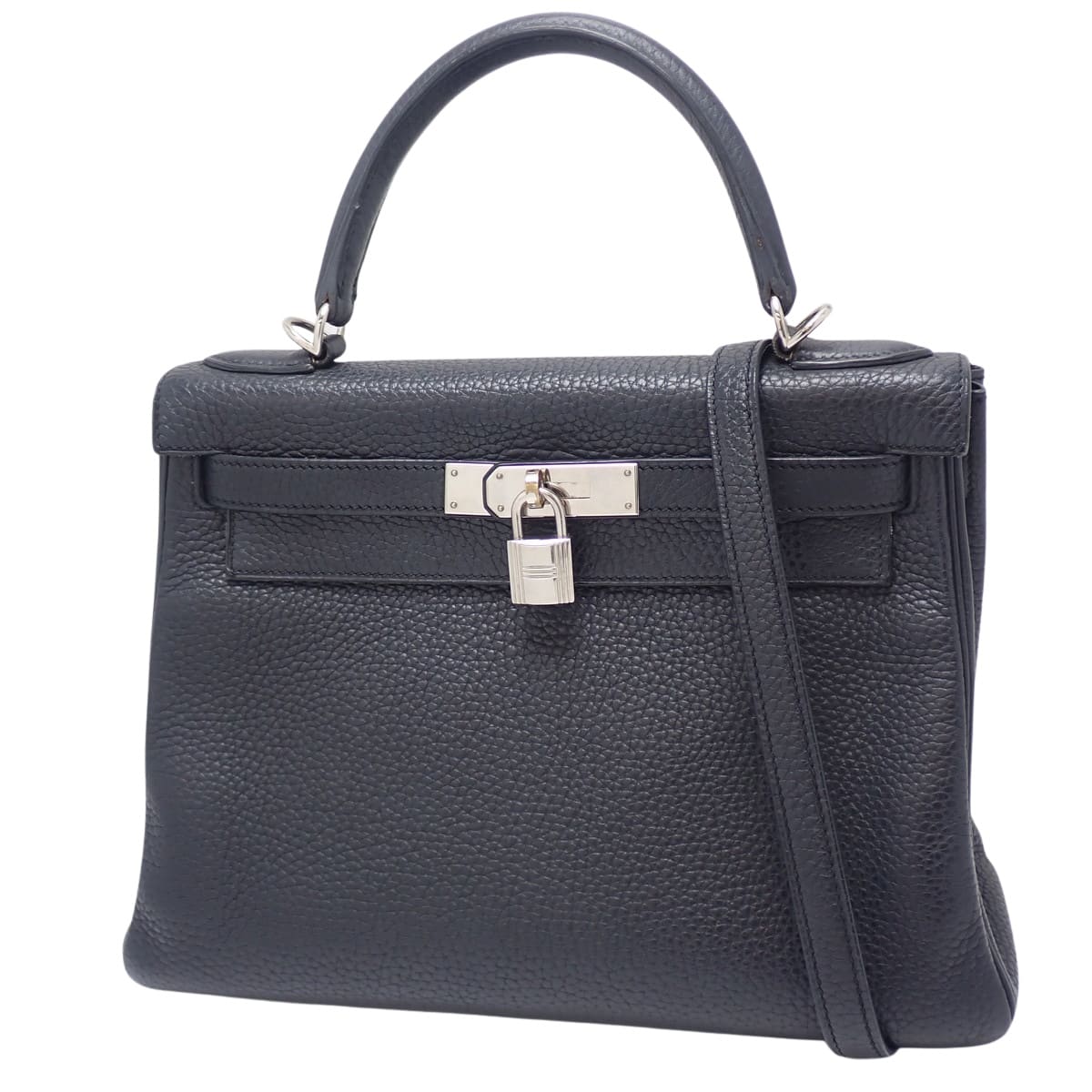 Kelly 28(内缝线)Taurillon 黑色皮革搭配银色金属配件和 Q 印章