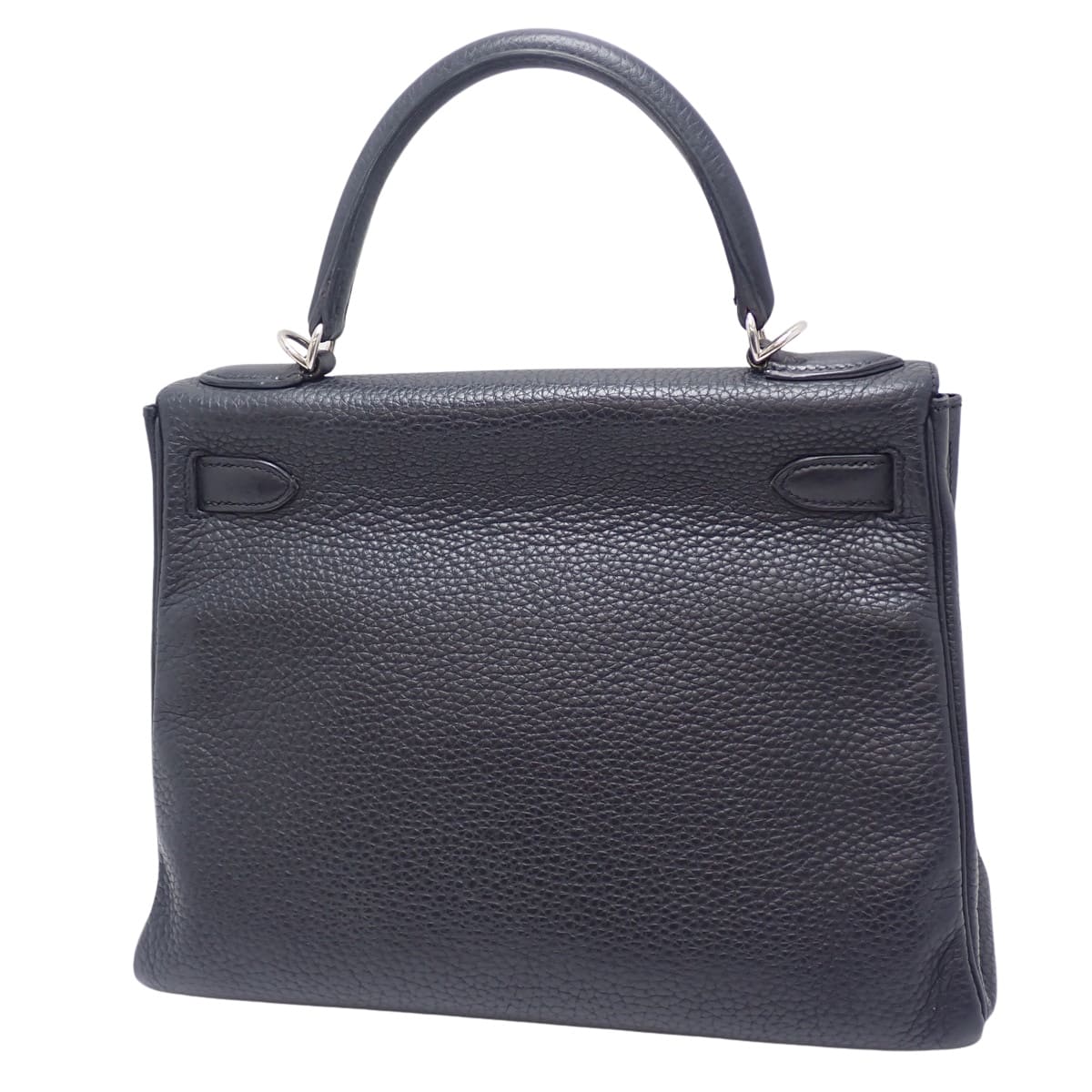 Kelly 28(内缝线)Taurillon 黑色皮革搭配银色金属配件和 Q 印章