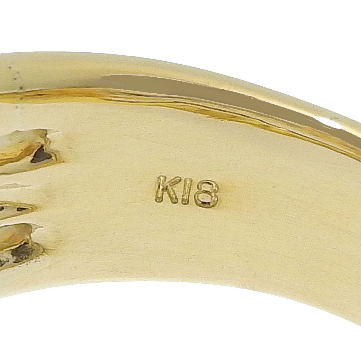 Flower diamond ring, 0.80 carats, 18k yellow gold.