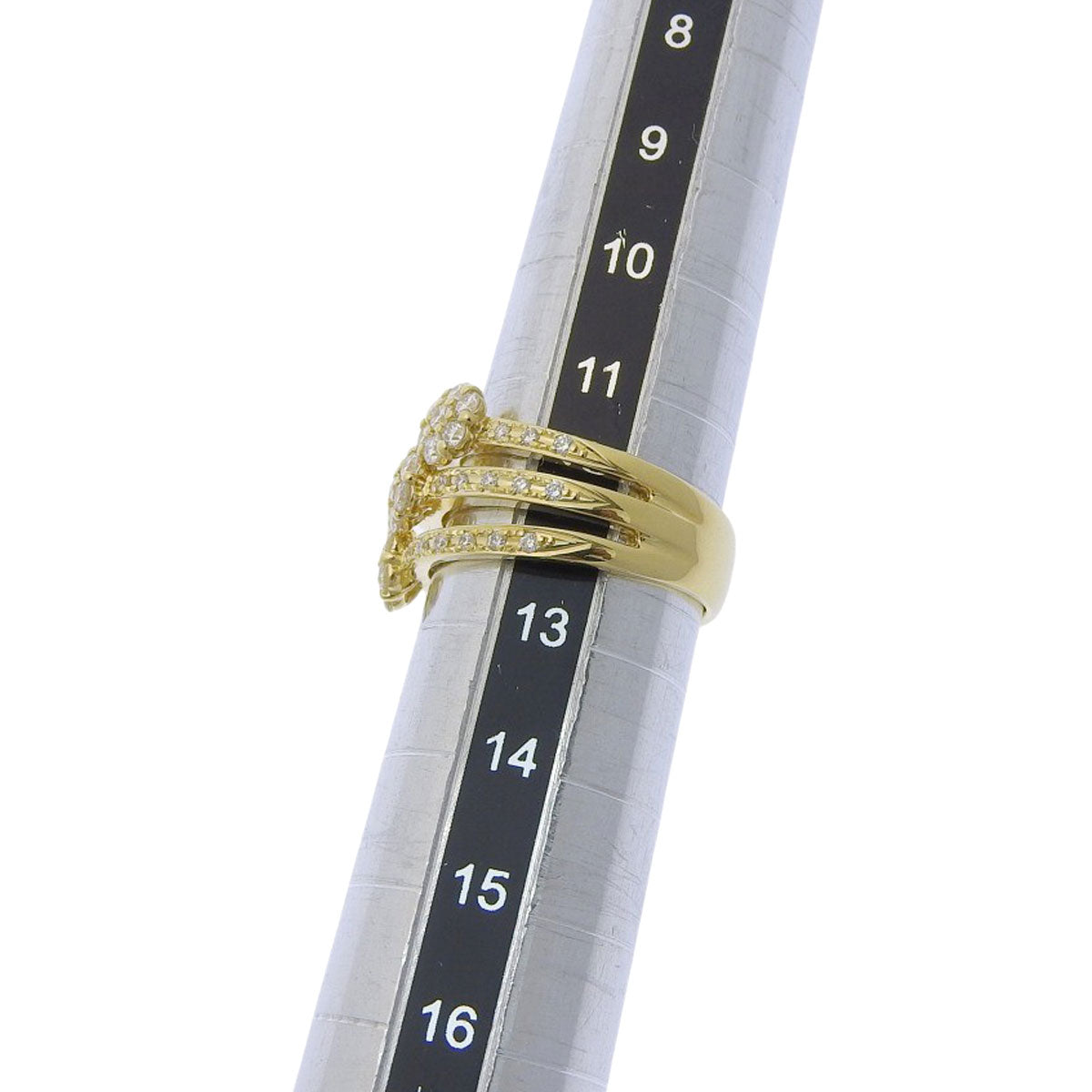 Flower diamond ring, 0.80 carats, 18k yellow gold.