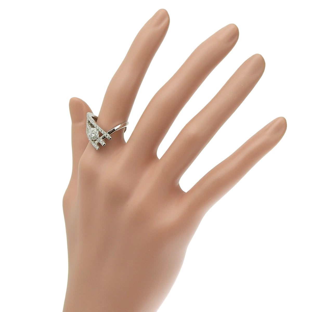 Three-row diamond design ring, 0.74 carats, platinum (Pt900)