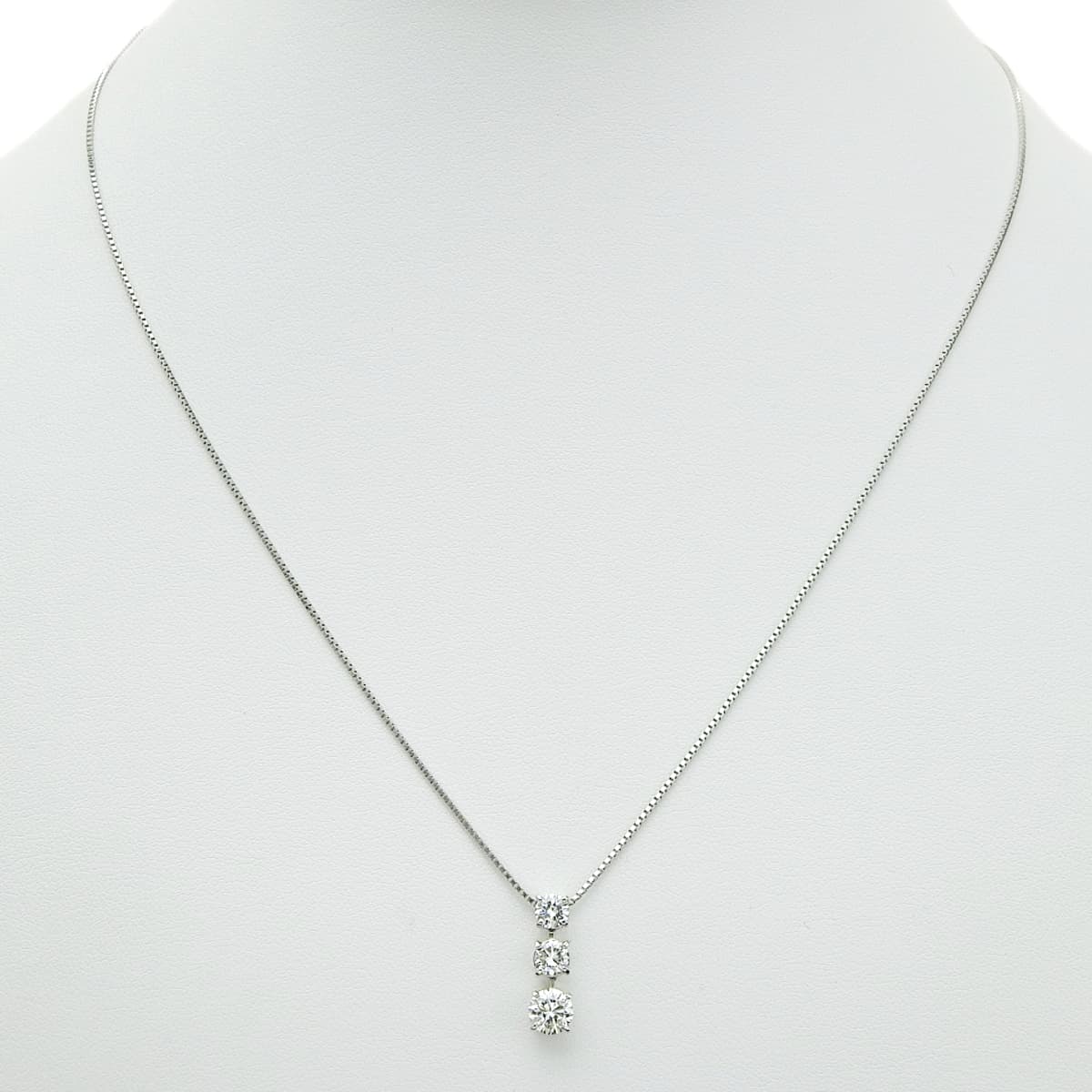 Trilogy Diamond Necklace, 1.04 carats, Platinum (Pt900, Pt850)