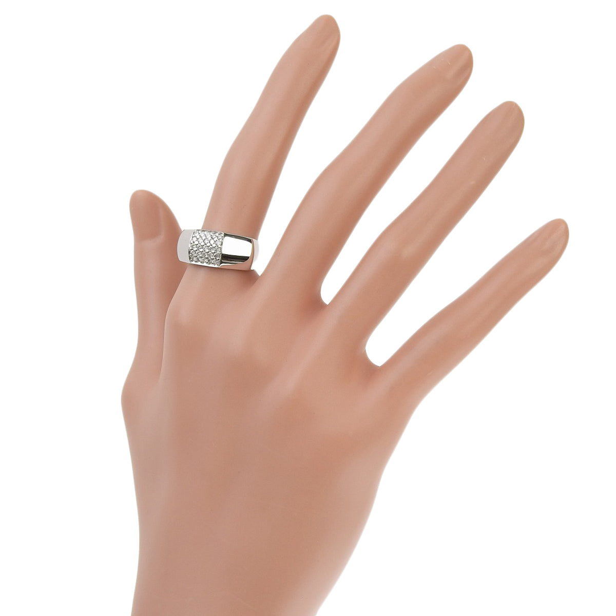 Diamond ring, 0.35-carat diamond, 18K white gold.