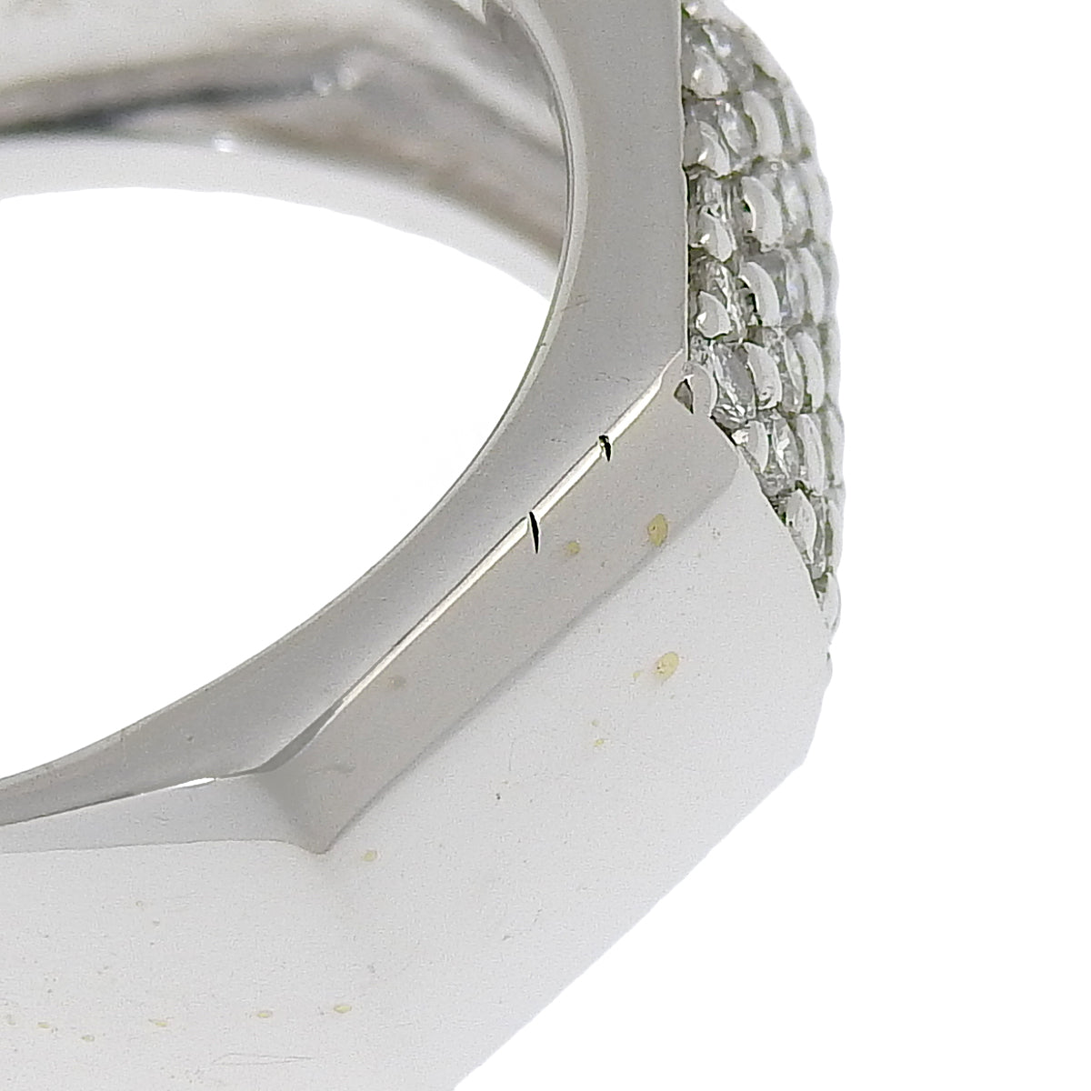 Diamond ring, 0.35-carat diamond, 18K white gold.