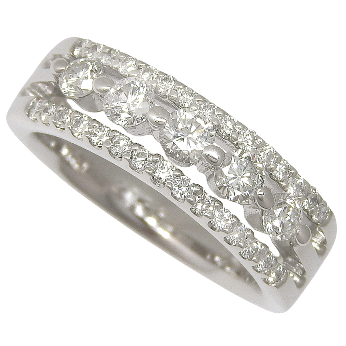 Diamond ring, 0.52 carats, 0.30 carats, 18K white gold.
