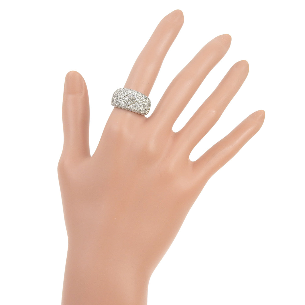 Diamond ring, 2.09 carats, pave-set, platinum (Pt900).