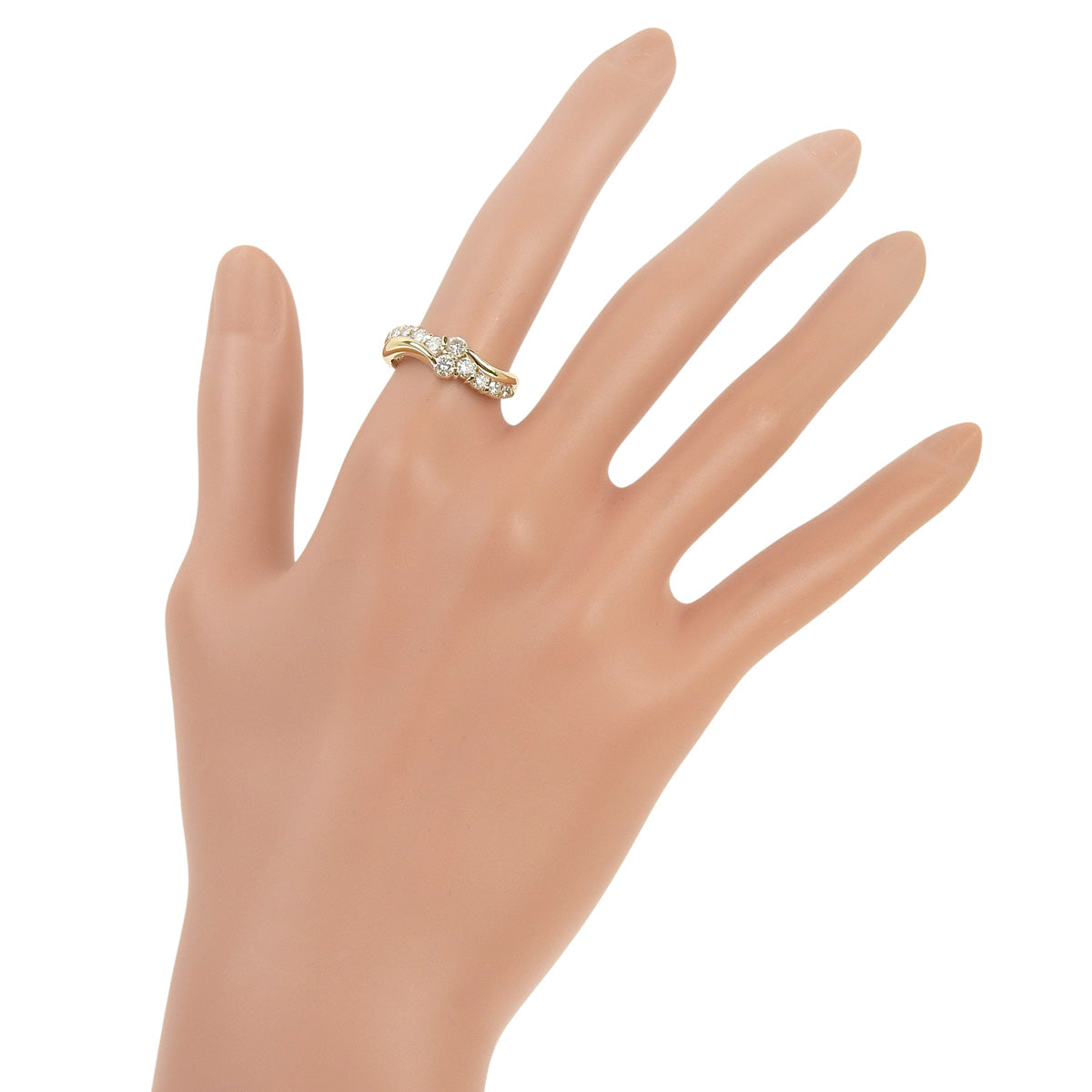 Diamond ring, 0.76 carats, K18 yellow gold, 10 small diamonds.