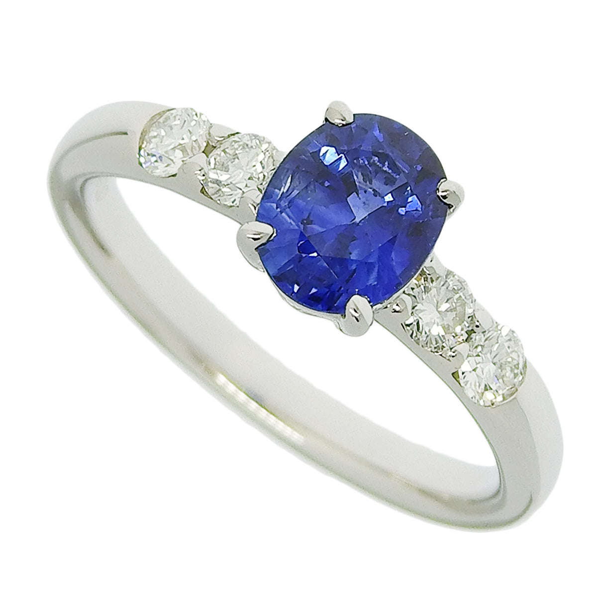 Sapphire and Diamond Ring: 1.11 carats sapphire, 0.30 carats diamonds, Platinum (Pt900)