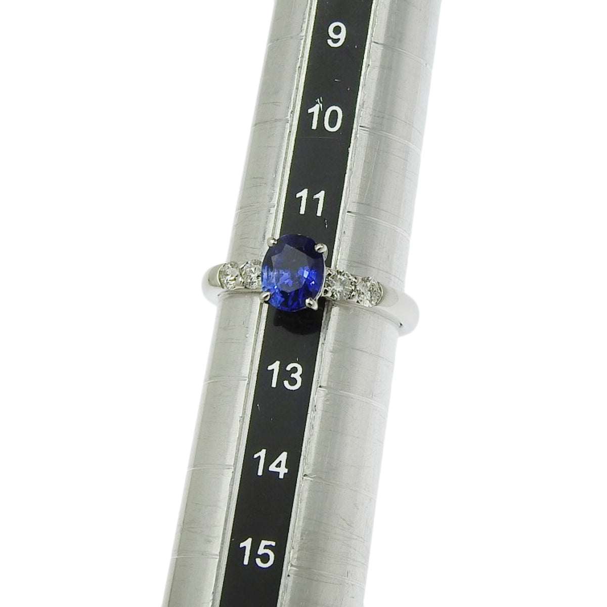 Sapphire and Diamond Ring: 1.11 carats sapphire, 0.30 carats diamonds, Platinum (Pt900)