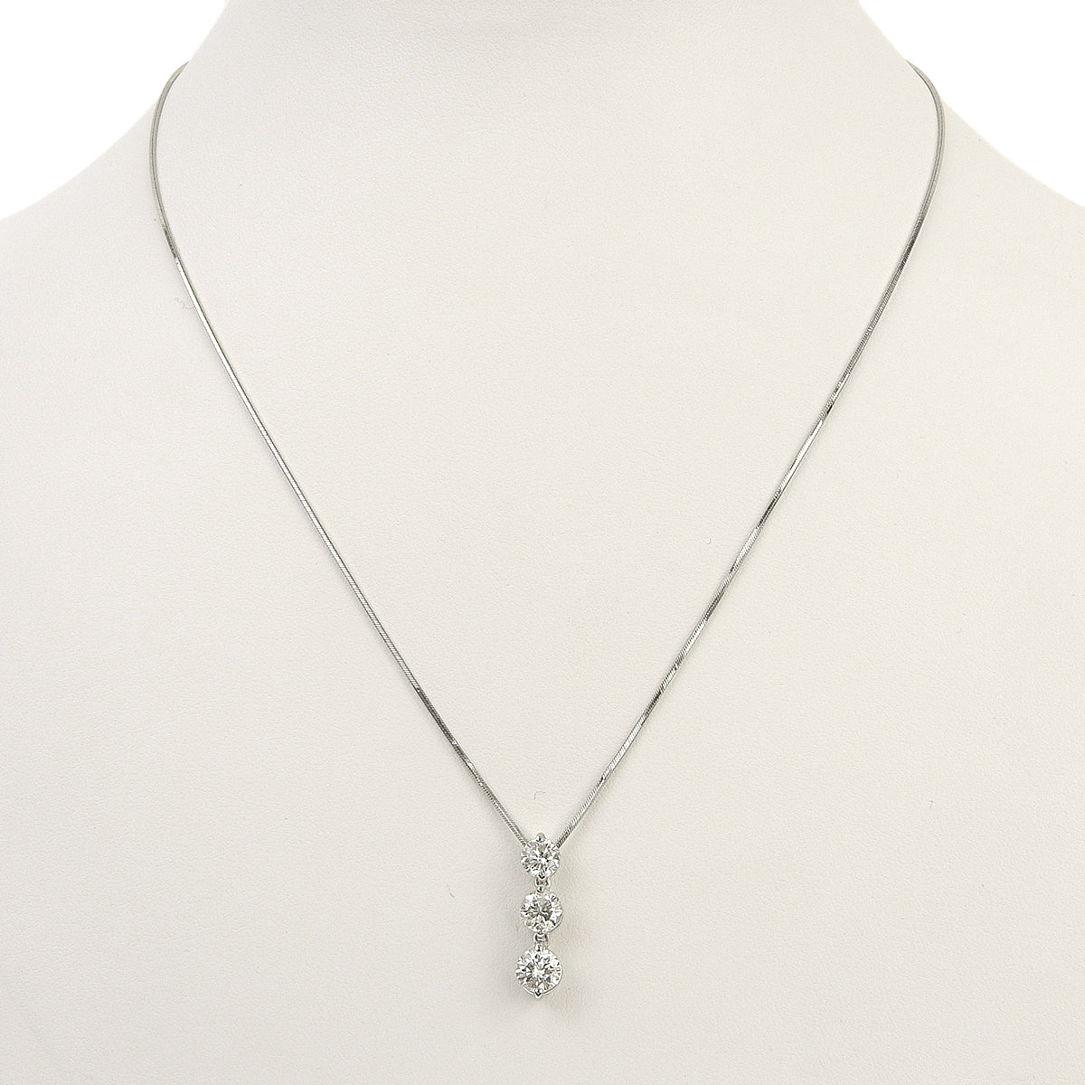 3-point diamond necklace, 2.018 grams, Pt900 platinum, Pt850 platinum