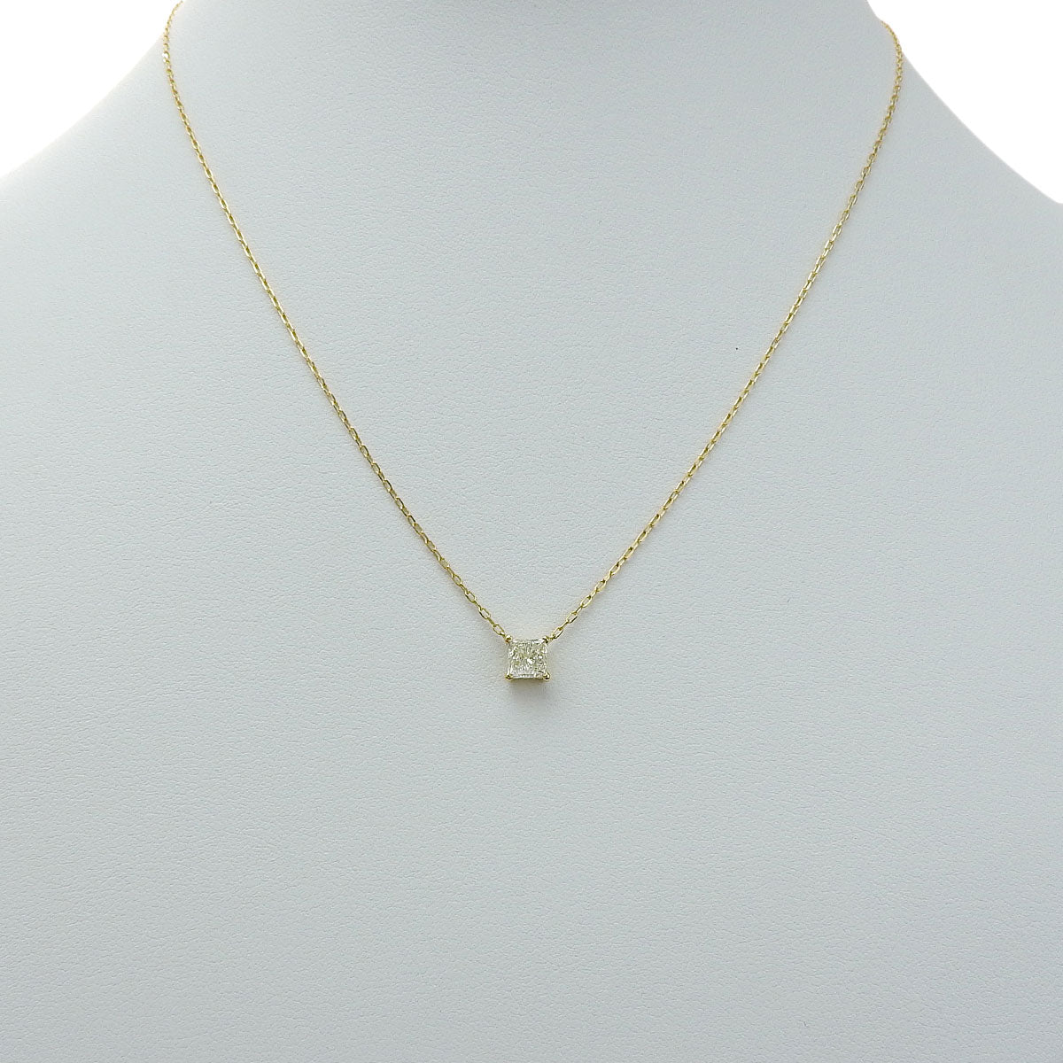 Diamond Necklace, 0.785 carats, 18K Yellow Gold, 1-point diamond.
