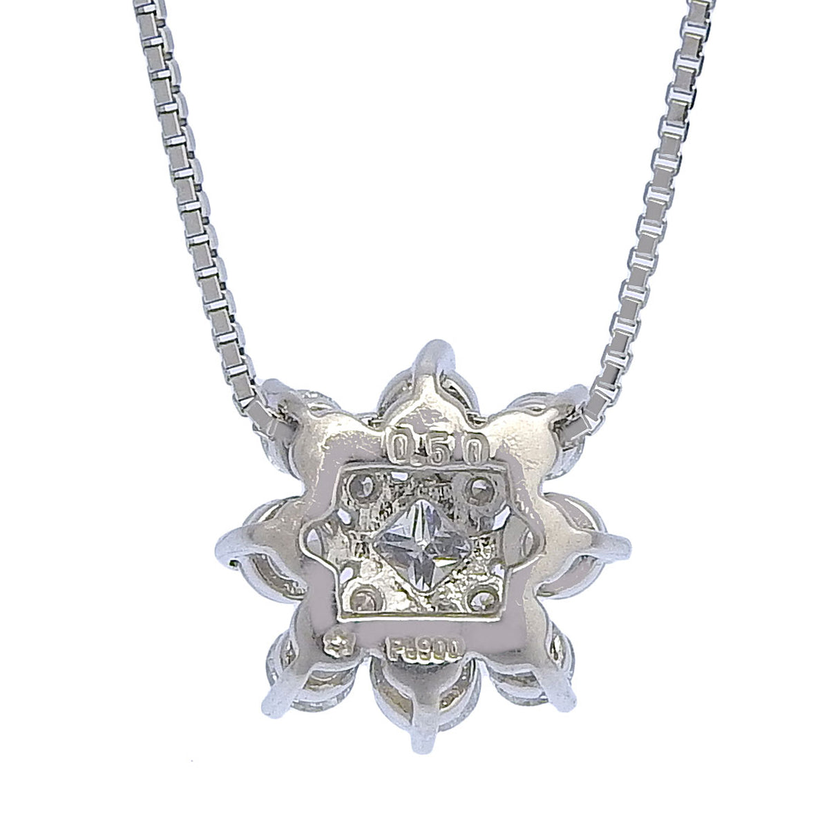Flower motif diamond necklace, 0.50 carats, Pt850/Pt900 platinum.