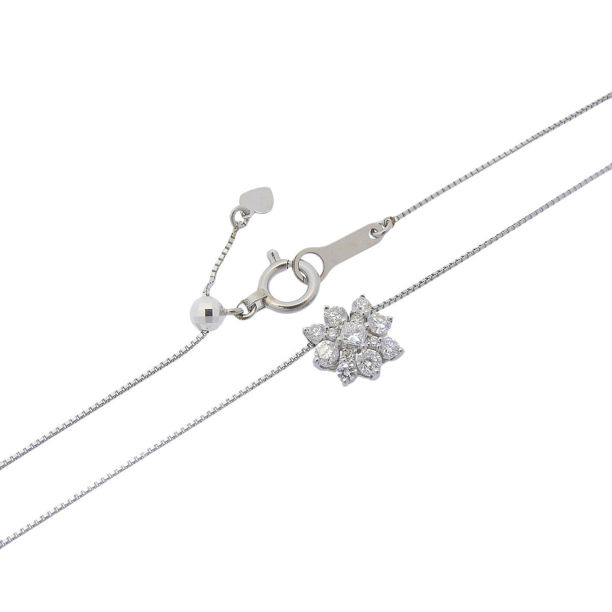Flower motif diamond necklace, 0.50 carats, Pt850/Pt900 platinum.
