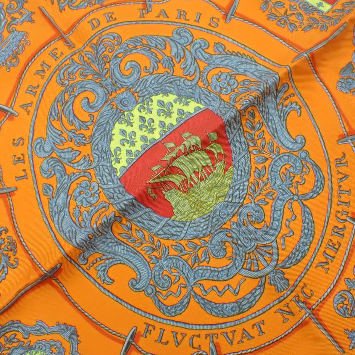 LES ARMES DE PARIS Paris Coat of Arms Carré 40 Silk