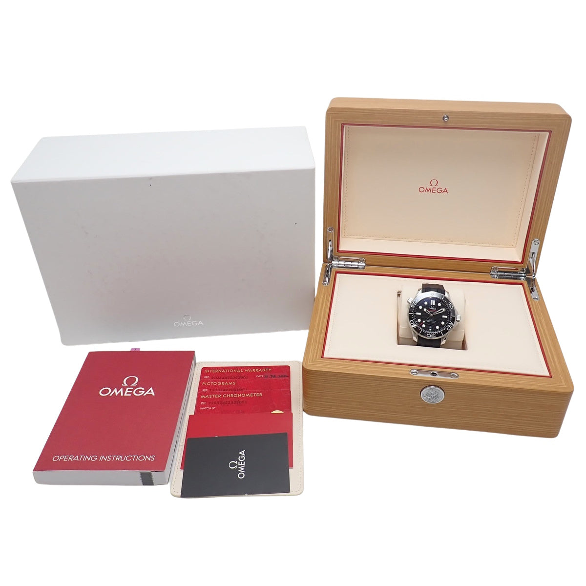 海马系列300米潜水表 210.32.42.20.01.001 精钢/橡胶表带 黑色 自动上链