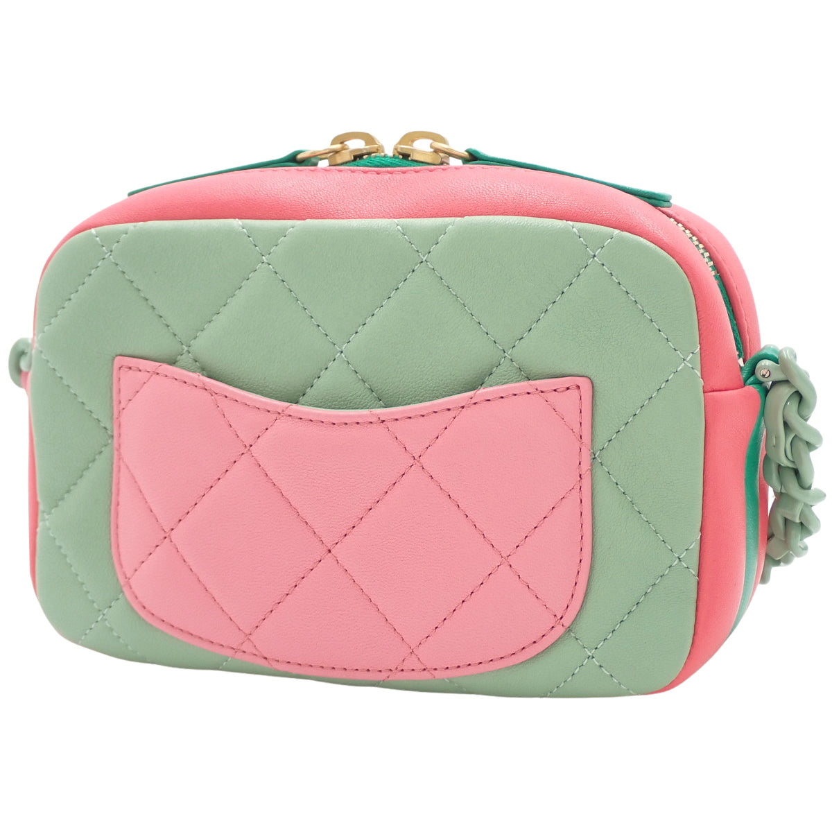 香奈儿(Chanel)Matelasse菱格纹相机包,羊皮材质,粉色/绿色。
