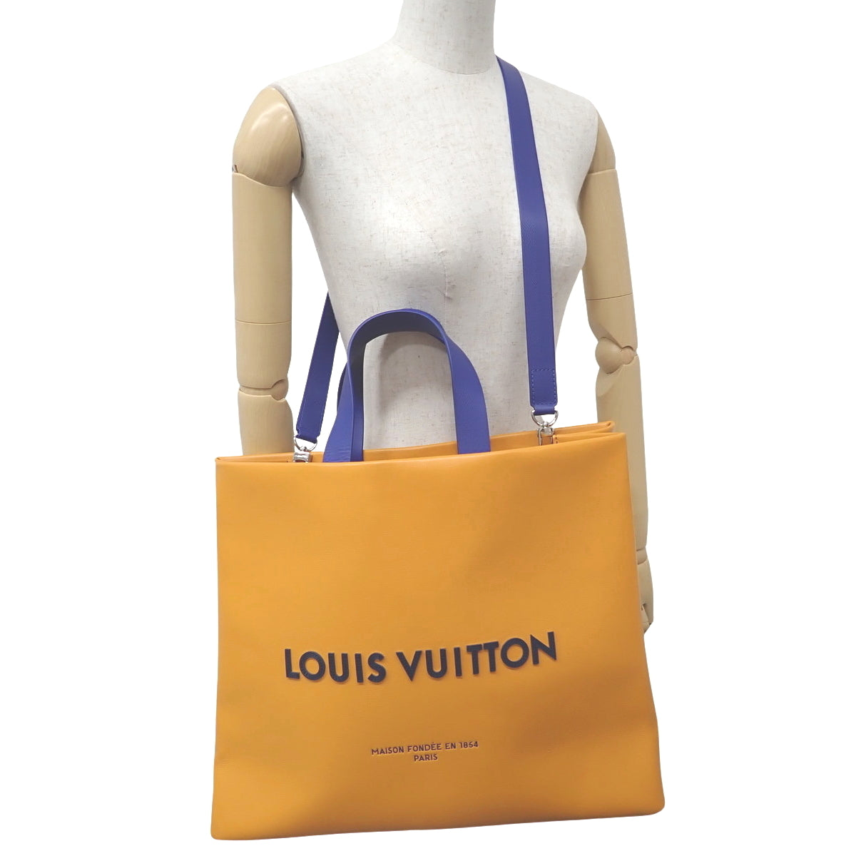 Shopper Tote MM Leather Saffron M24457